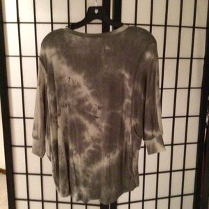 Staccato tie dye top in greens loose fit.